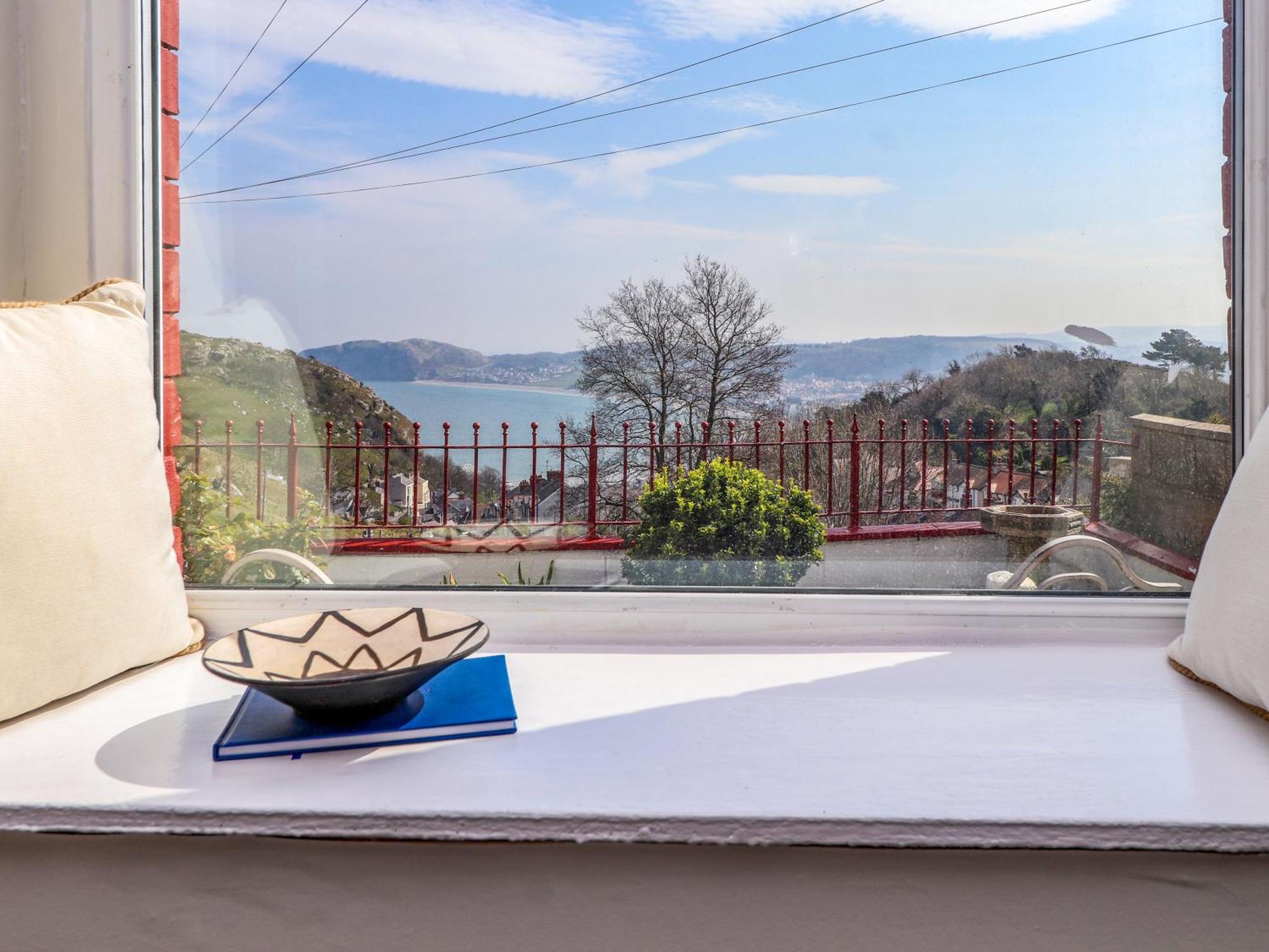 Holiday home 4 Bay View Terrace Llandudno
